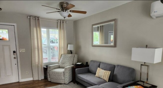 Building Photo - 1205 Jackson St