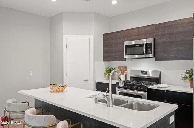Building Photo - 2728 Tierra Oasis St