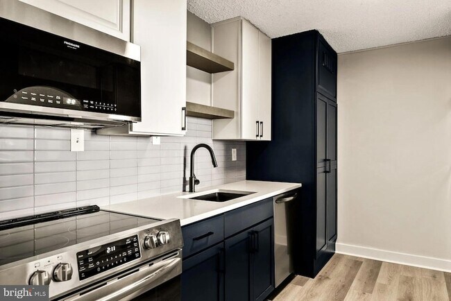 Building Photo - 1500 Locust Street Unit 1B-1807