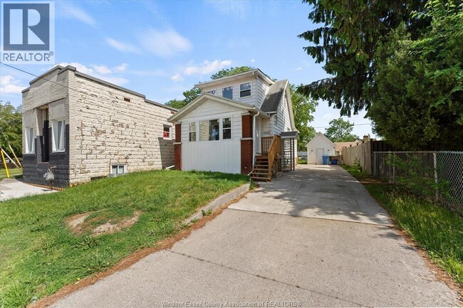 Building Photo - 6045 Wyandotte St E