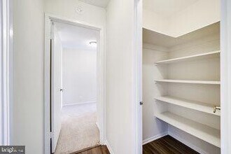 Building Photo - 205 Yoakum Pkwy