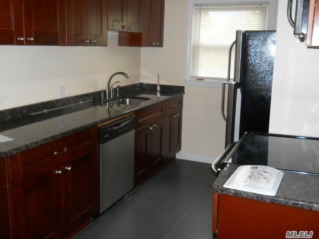 Foto del edificio - 1494 Bellmore Ave