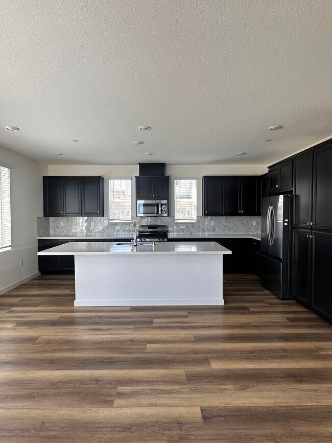 Building Photo - 2476 Laramie Cir