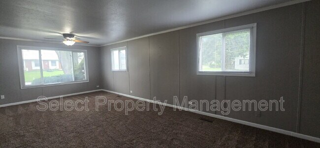 Building Photo - 522 Sara Dr