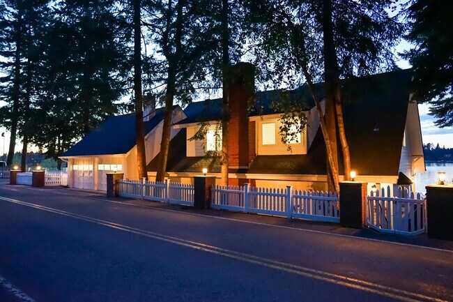 Building Photo - 2883 E Hayden Lake Rd