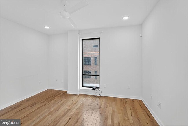 Foto del edificio - 1659 N Randolph St