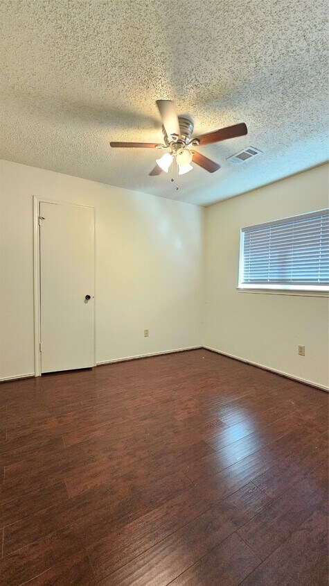 Foto principal - 543 Oakdale Dr