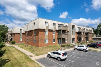 Building Photo - White Oaks Apartments