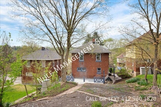 Building Photo - Bright and Fresh full house in Castle Shannon