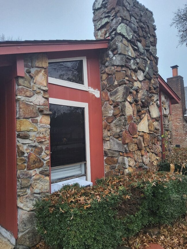 Building Photo - 5700 Ridgetop Dr