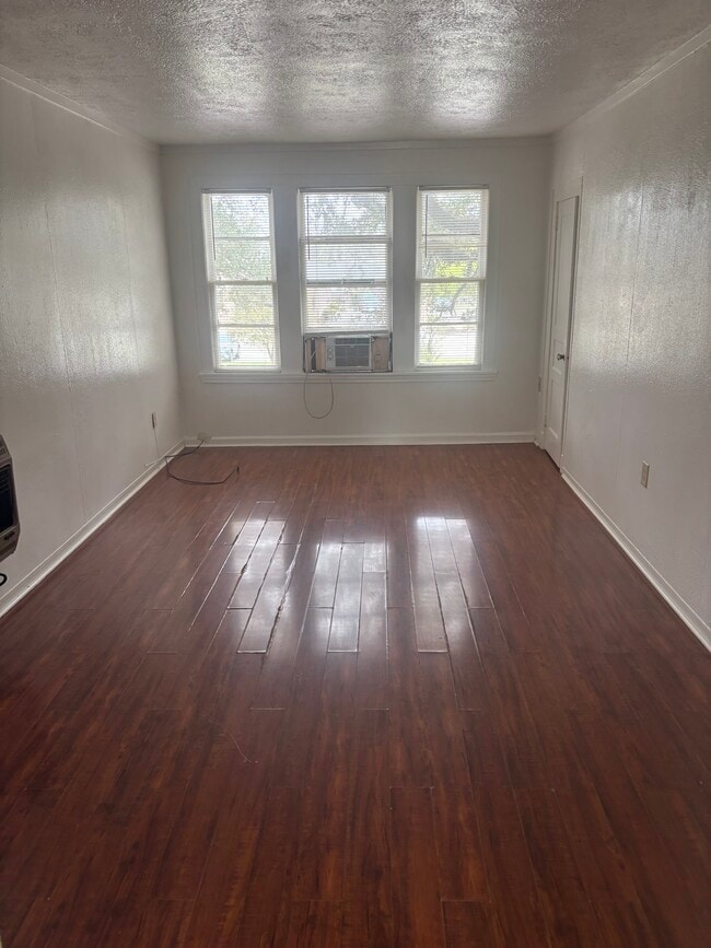 Building Photo - 2618 North Blvd