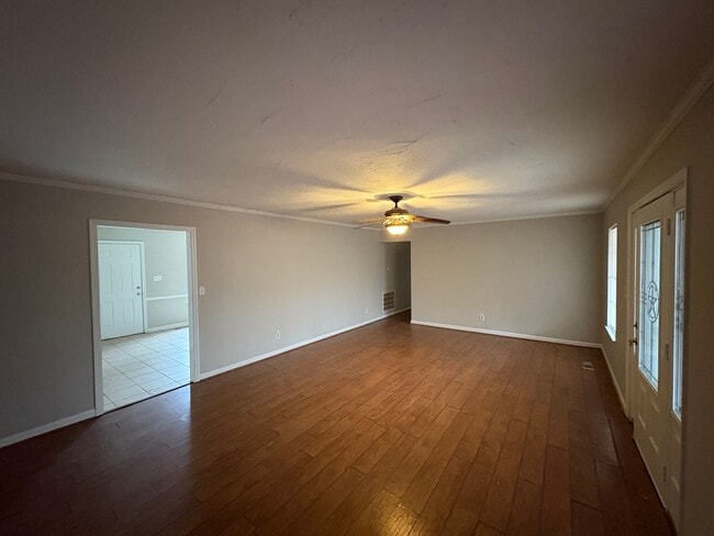 Building Photo - For Rent