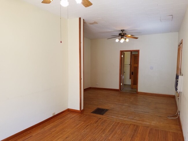 Building Photo - 5 Bedroom House in Cedar Falls