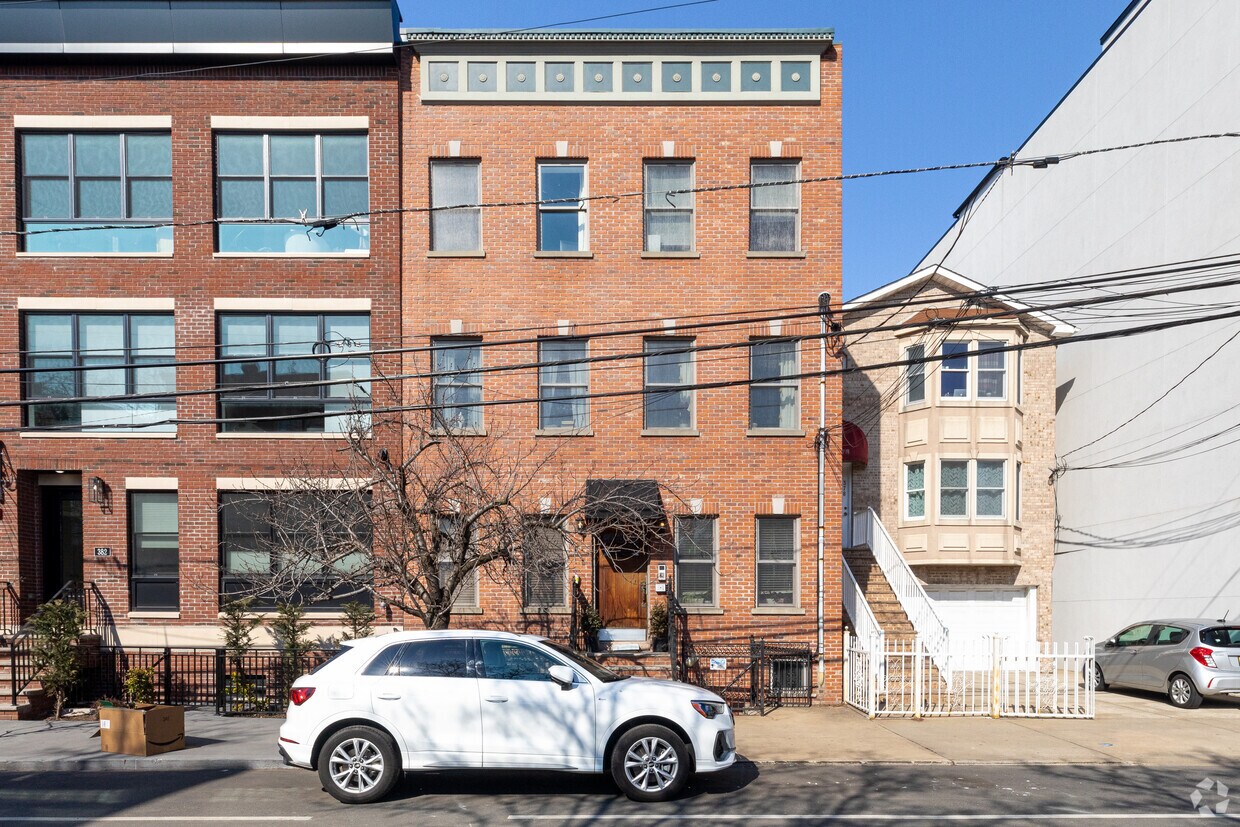 Building Photo - 380 7th St