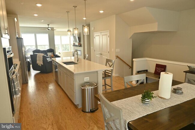 Foto del edificio - 3388 Watershed Blvd