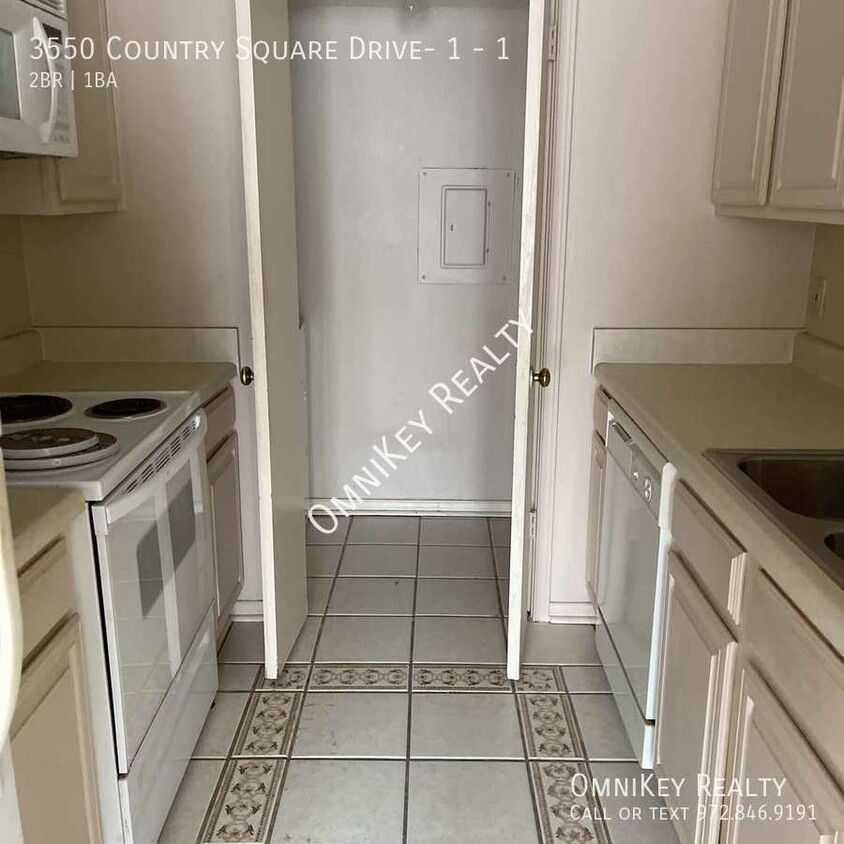 Building Photo - 3550 Country Square Dr