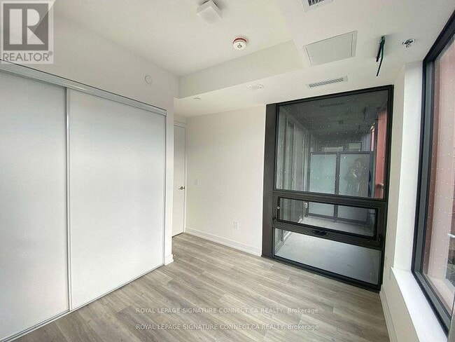 Photo du bâtiment - 28 Eastern Ave