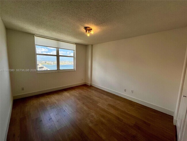 Foto del edificio - 770 Claughton Island Dr