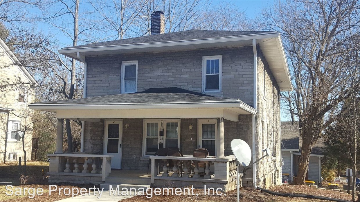 Primary Photo - 2 br, 1 bath Apartment - 700 N Washington St
