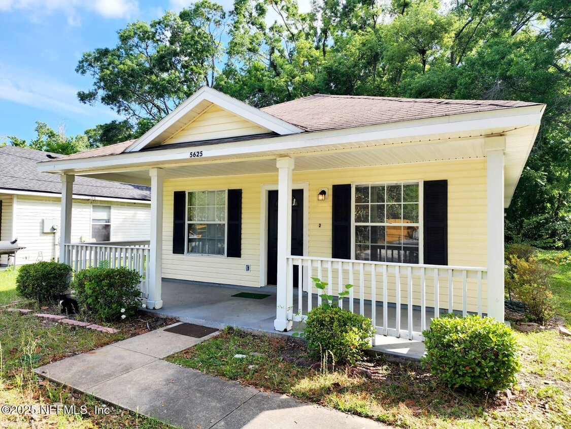 Foto principal - 5625 Benedict Rd