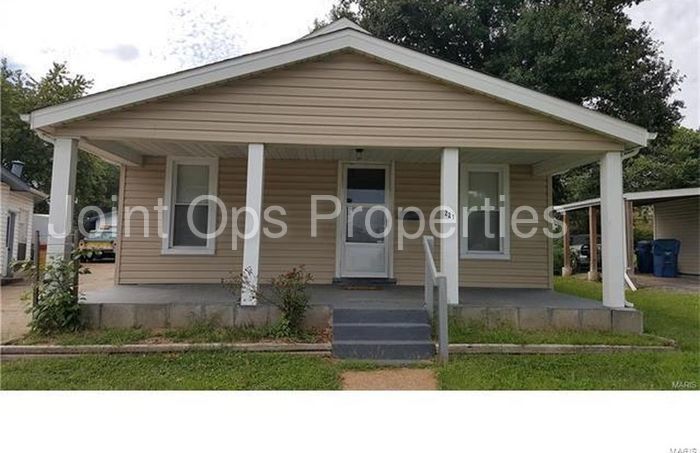 Primary Photo - 221 La Motte Ln