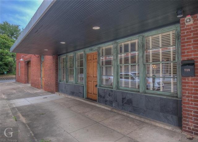 Foto del edificio - 716 Edwards St