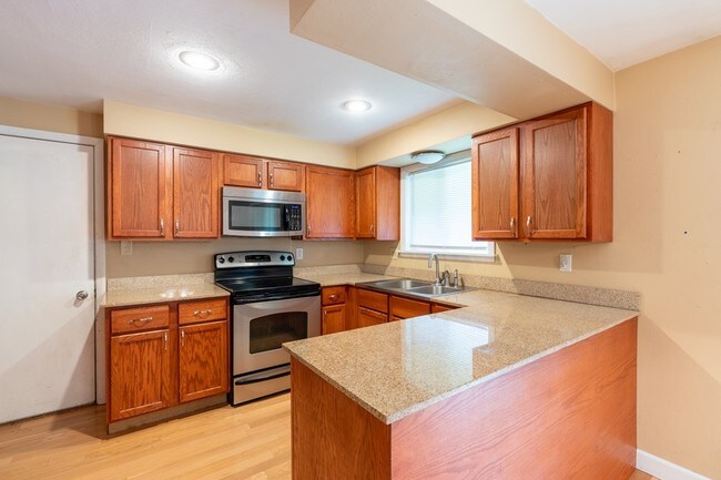Building Photo - 13 Tanglewood Ct