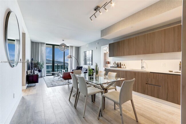 Foto del edificio - 2960 NE 207th St