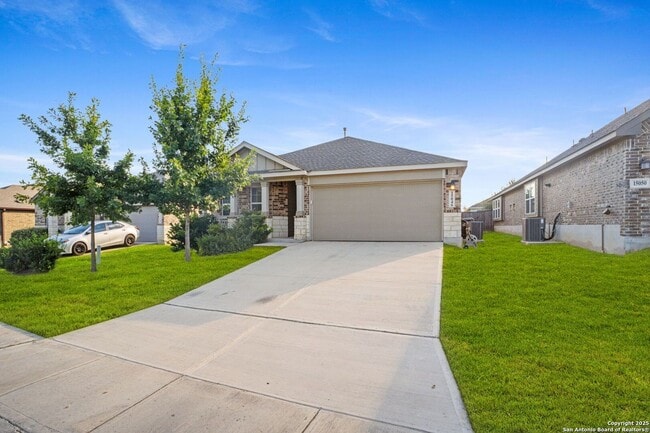 Building Photo - 3 Bedroom/2 Bath Potranco Run Subdivision