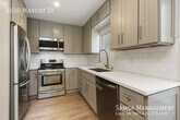 Foto principal - 4650 Mascot St