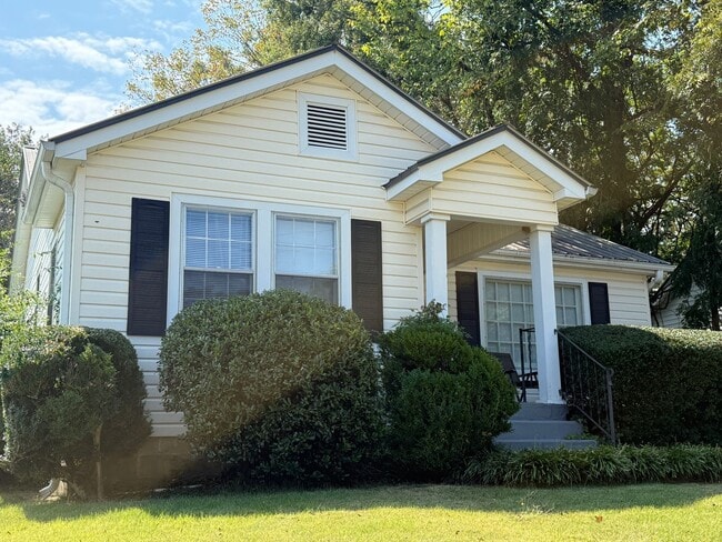 Building Photo - Walking Distance to Pell City Courthouse, ...