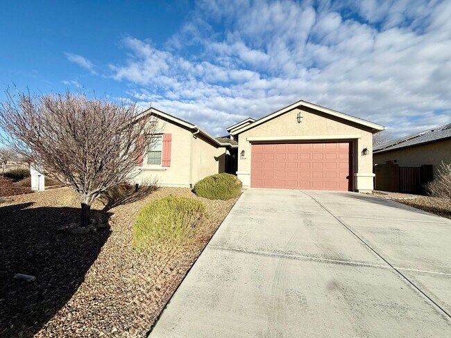 Foto del edificio - Beautiful 4-bedroom, 2.5-bathroom home located in the desirable Highlands Ranch in Chino Valley.