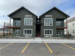 Building Photo - 1940 Good Hearted Pl