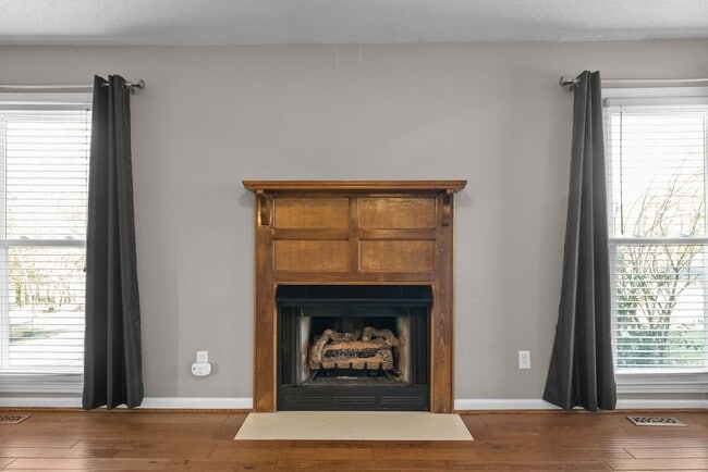 Building Photo - 4 Bedroom Home For Rent in St. B Area of Clarksville!