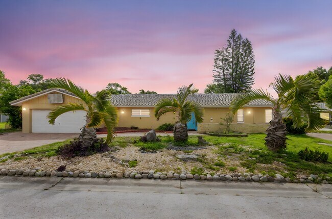 Building Photo - 10637 Deergrass Ln