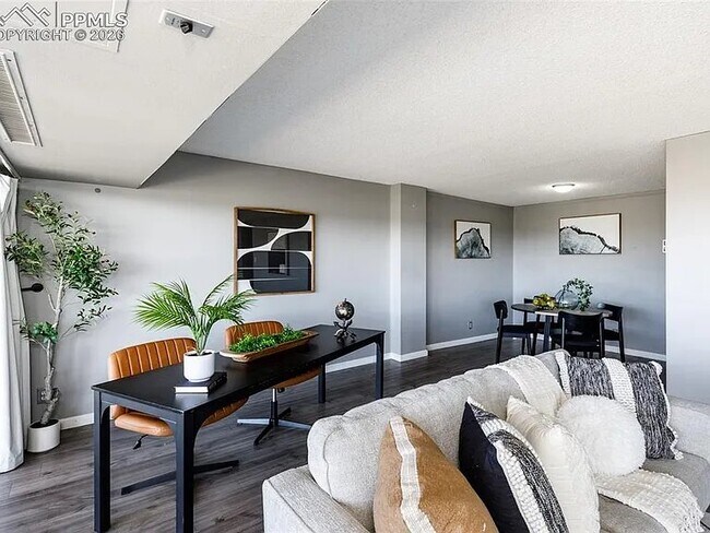 Foto del edificio - 411 Lakewood Cir