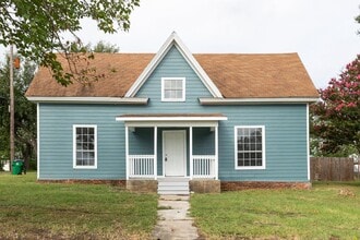 Building Photo - 206 S Cleveland St