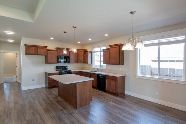 Building Photo - MOVE IN SPECIAL $500 OFF FIRST MONTHS RENT