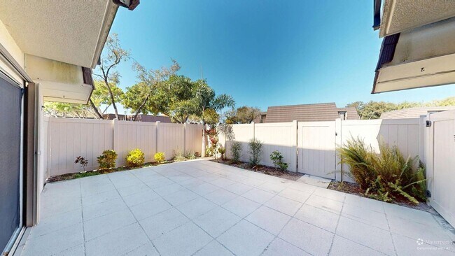 Building Photo - 2Bd/ 2.5Ba Townhouse in Villages of Palm Beach Lakes