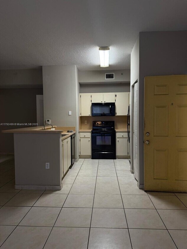 Foto del edificio - 7330 NW 114th Ave