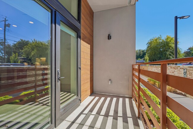 Building Photo - LUELLA