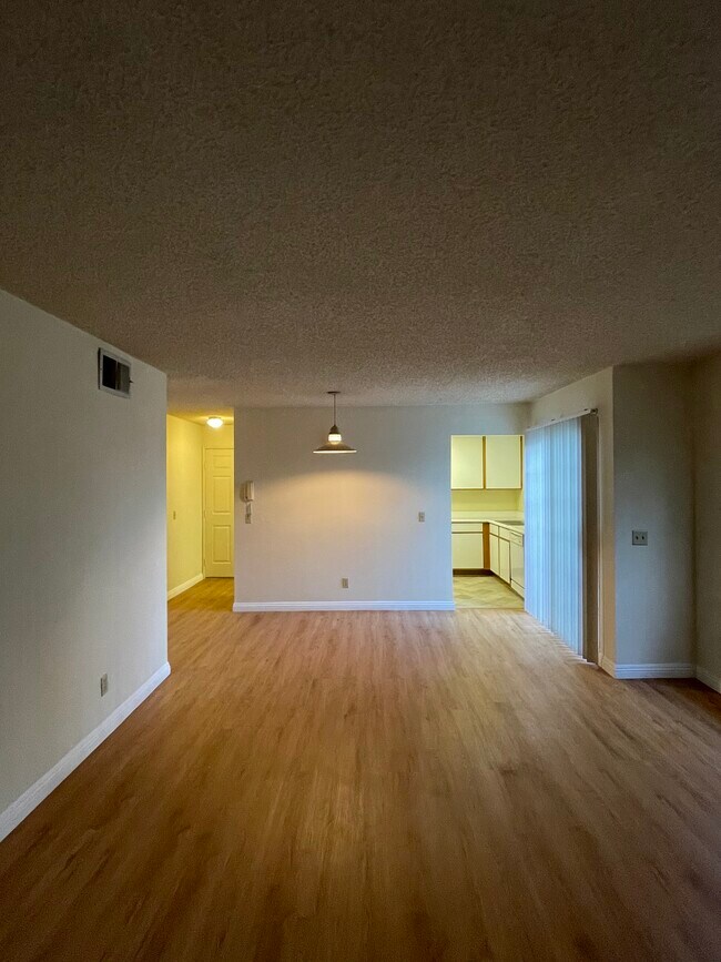 Foto del edificio - 168 N Catalina Ave