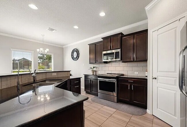 Foto del edificio - 5804 Blackstone Dr