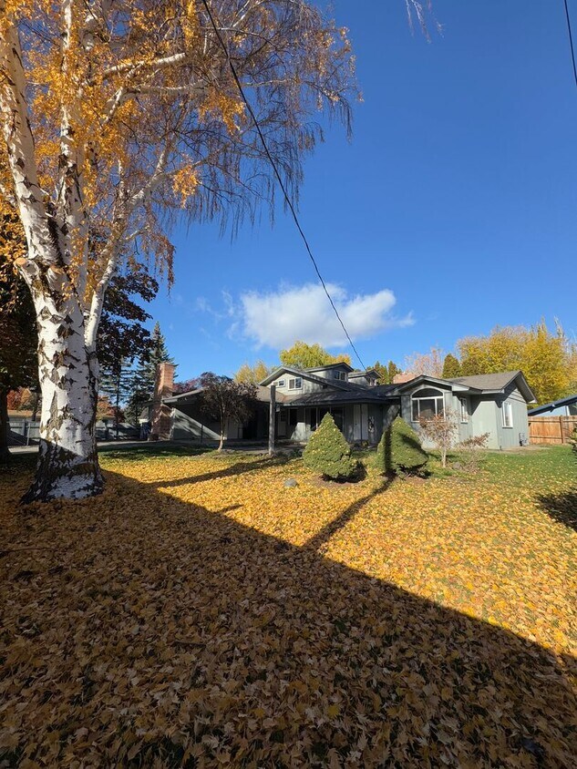 Foto principal - Spacious 6 Bedroom, 3 Bathroom Home Near CWU