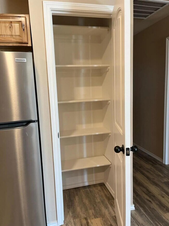 Foto del edificio - 2425 N Ave N