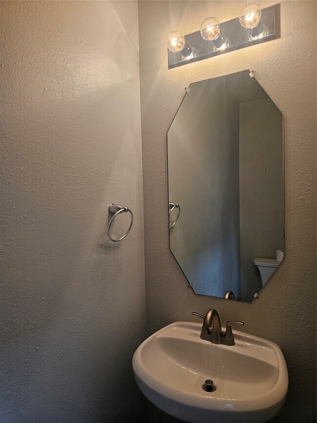 Foto del edificio - 3219 Victorian Manor Ln