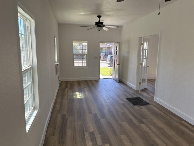 Foto del edificio - 339 Poplar St