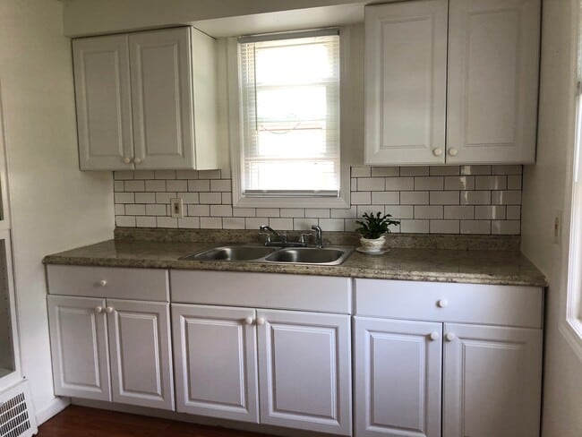 kitchen - 5528 Dalewood Ave