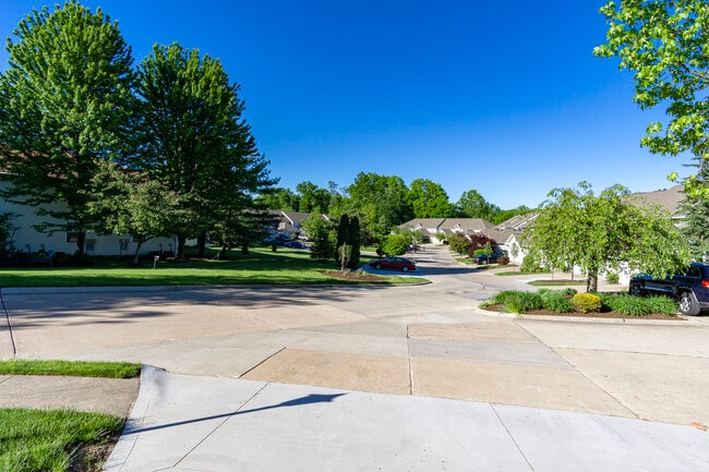 Building Photo - 2400 Wrens Dr S