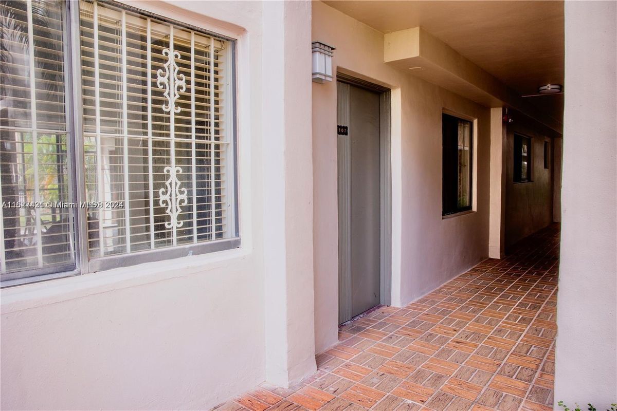 Primary Photo - 8540 SW 133rd Avenue Rd